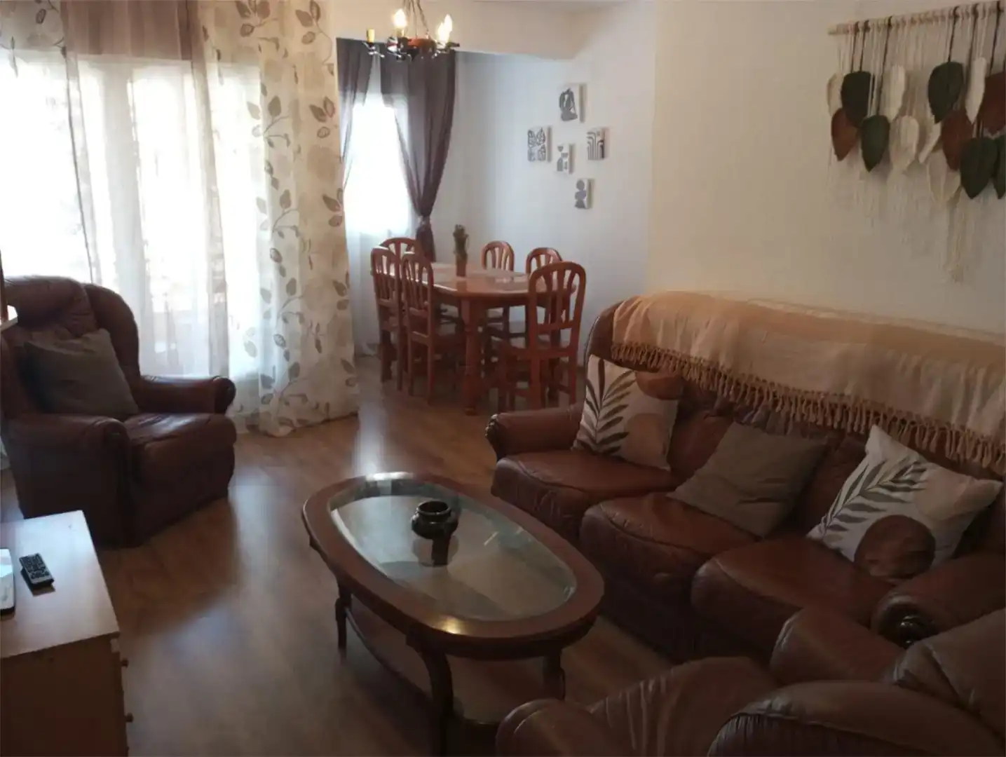 Living room of Flat for rent in Madrigal de la Vera  with Air Conditioner, Private garden and Parquet flooring