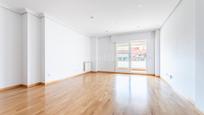 Living room of Flat for sale in Pozuelo de Alarcón  with Air Conditioner, Heating and Parquet flooring