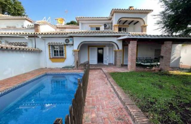 Casa-chalet en Alquiler en Puente Romano