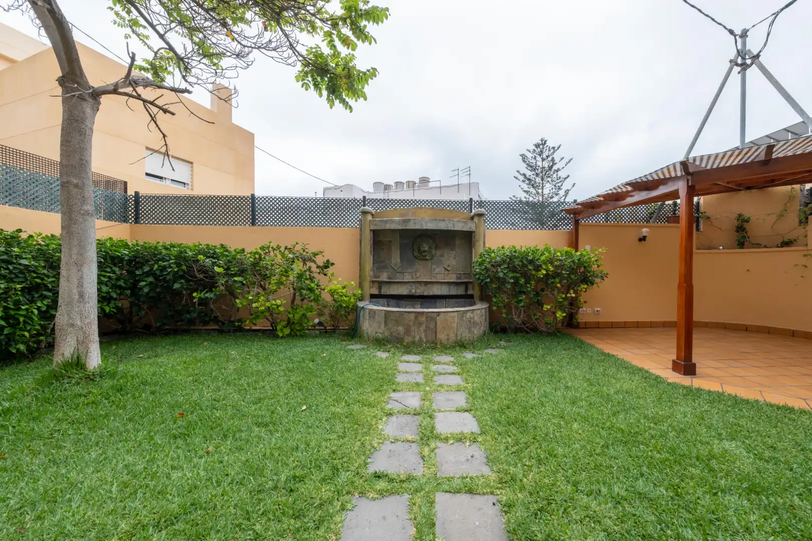 Casa aparellada amb terrassa en venda a Calle Pío XII 39, imagen 8