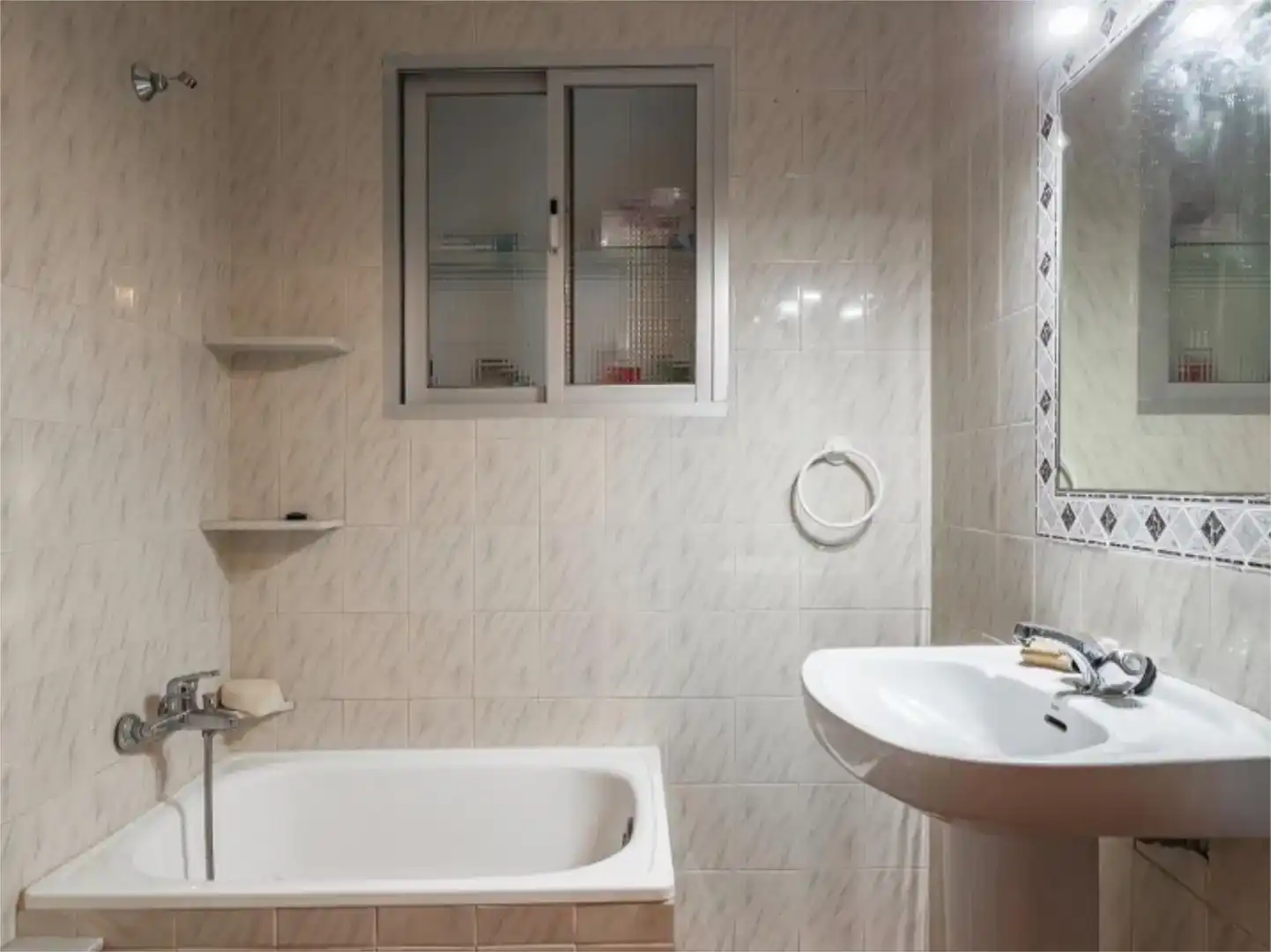 Badezimmer von Wohnung zum Verkauf in Ronda mit Privatgarten, Abstellraum und Schwimmbad