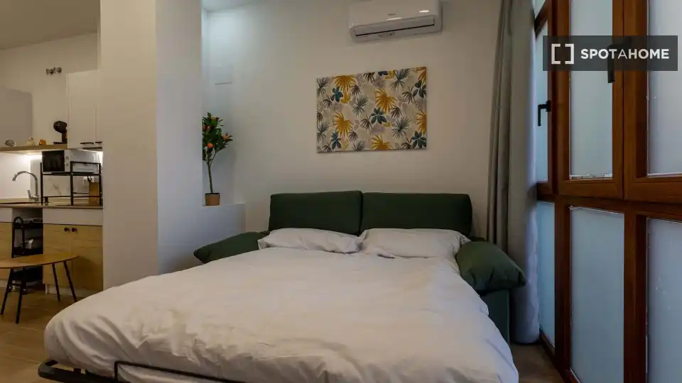 Bedroom of Flat for rent in Valencia  with Air Conditioner, Heating and Furnished