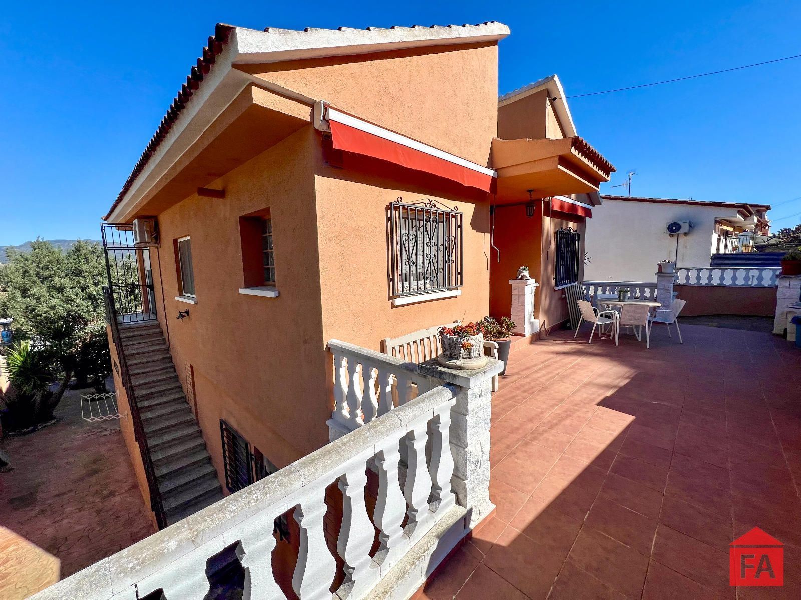 Vista exterior de Casa o xalet en venda en Albinyana amb Aire condicionat, Calefacció i Terrassa