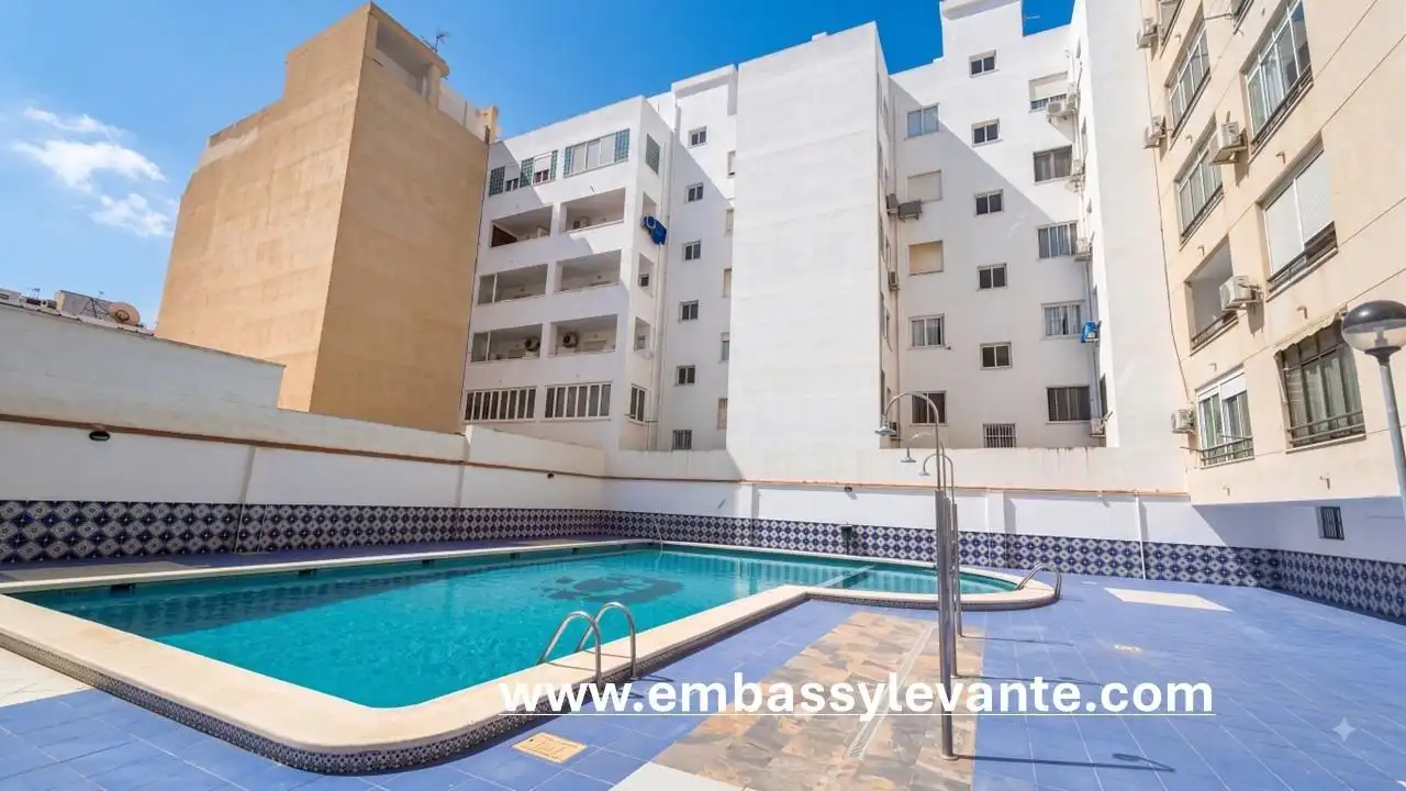 Piscina de Apartamento en venta en Torrevieja con Aire acondicionado, Terraza y Trastero