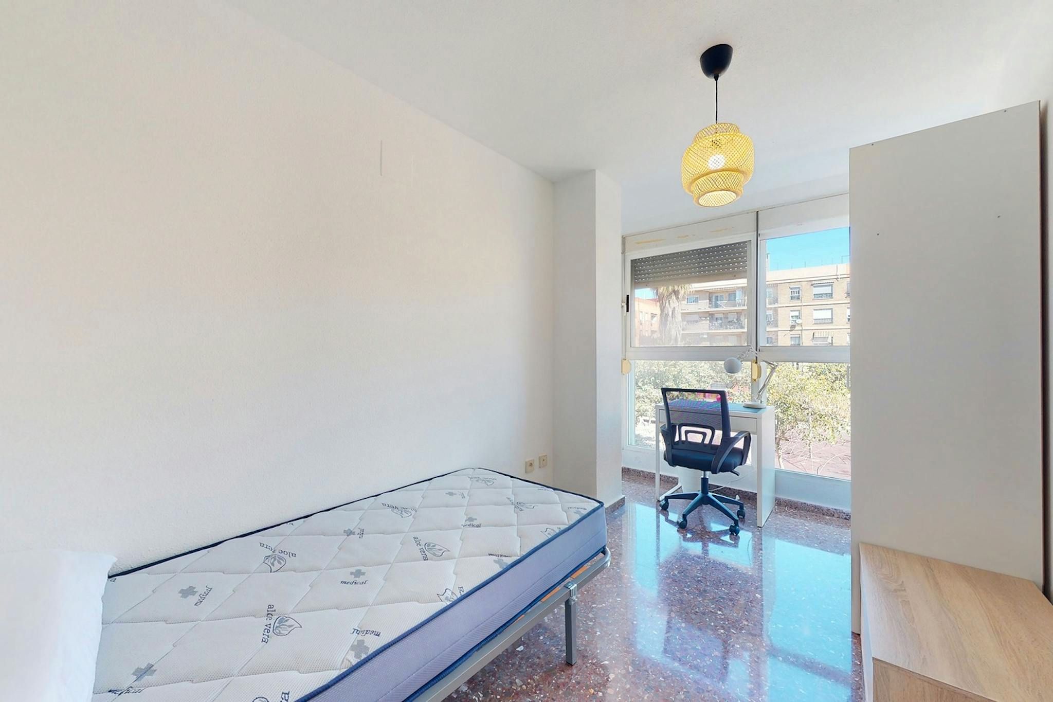 Bedroom of Flat to share in  Valencia Capital  with Furnished, Washing machine and TV