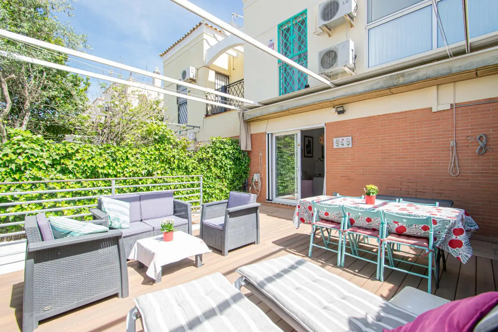 Terraza de Casa adosada en venta en Valencina de la Concepción con Aire acondicionado, Trastero y Piscina comunitaria