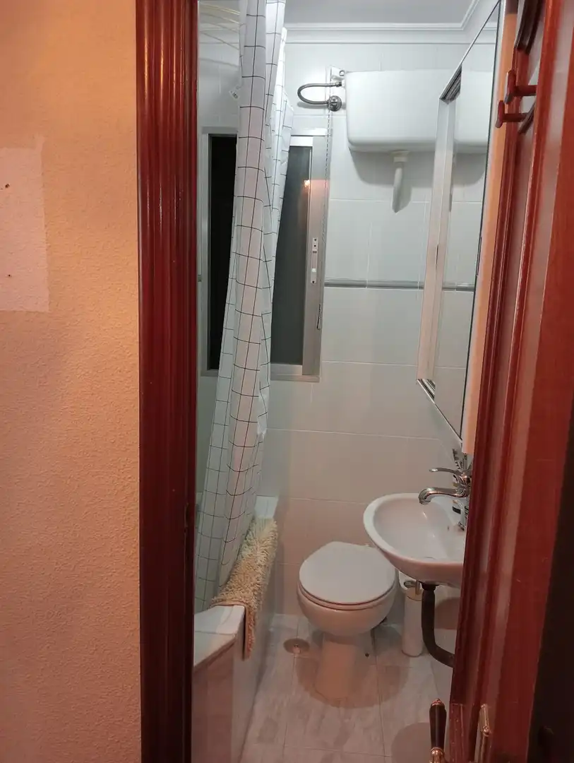 Baño de Piso en venta en Torrelavega  con Calefacción y Parquet