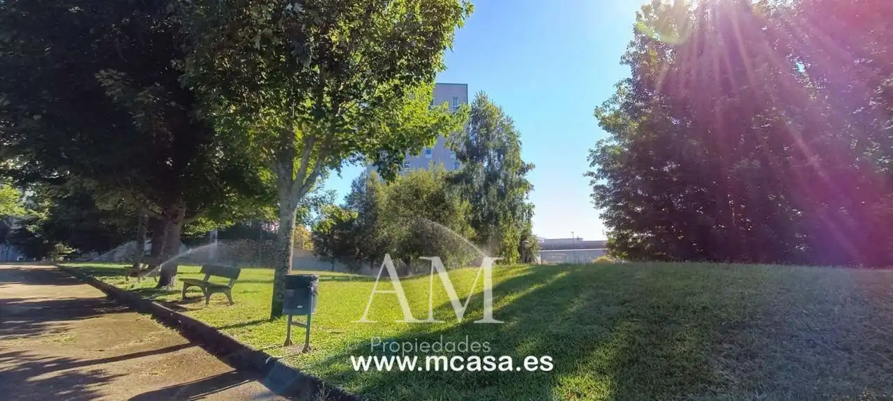 Vista exterior de Casa o xalet en venda en Vigo  amb Calefacció, Jardí privat i Terrassa