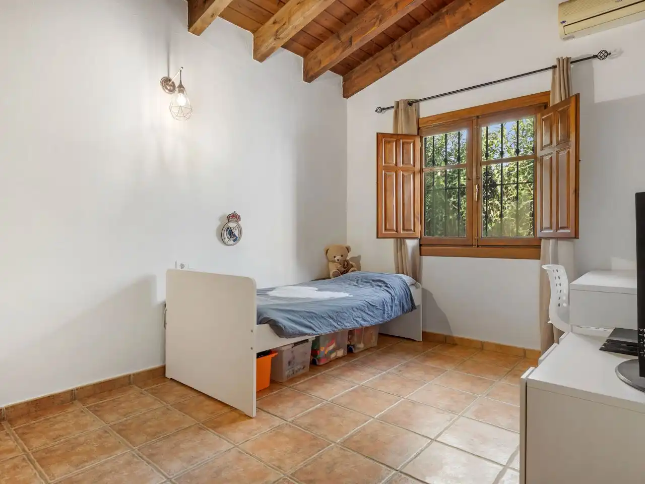 Dormitori de Finca rústica en venda en Alhaurín El Grande amb Aire condicionat i Piscina