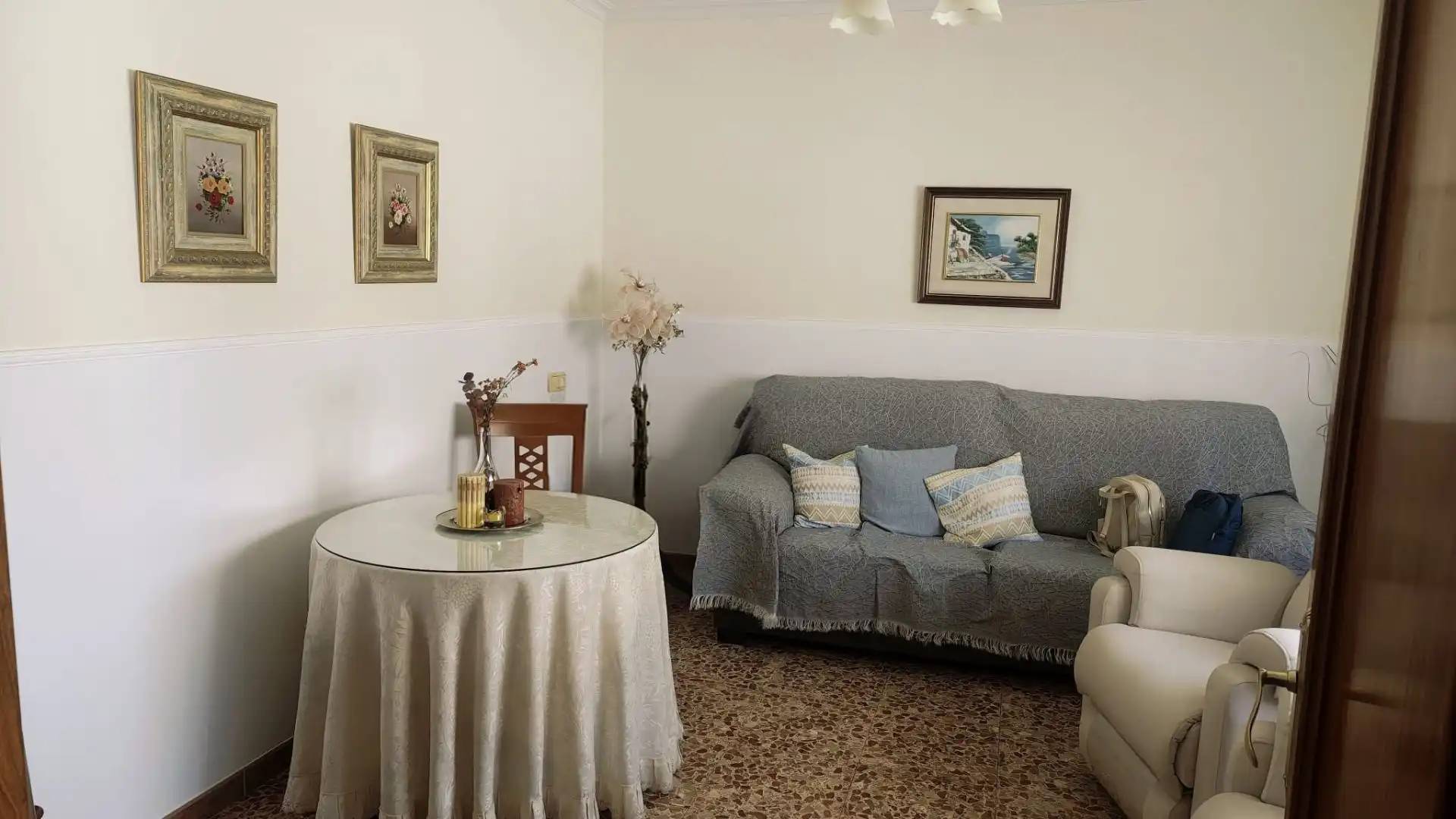 Wohnzimmer von Einfamilien-Reihenhaus zum Verkauf in Argamasilla de Calatrava mit Klimaanlage, Heizung und Abstellraum