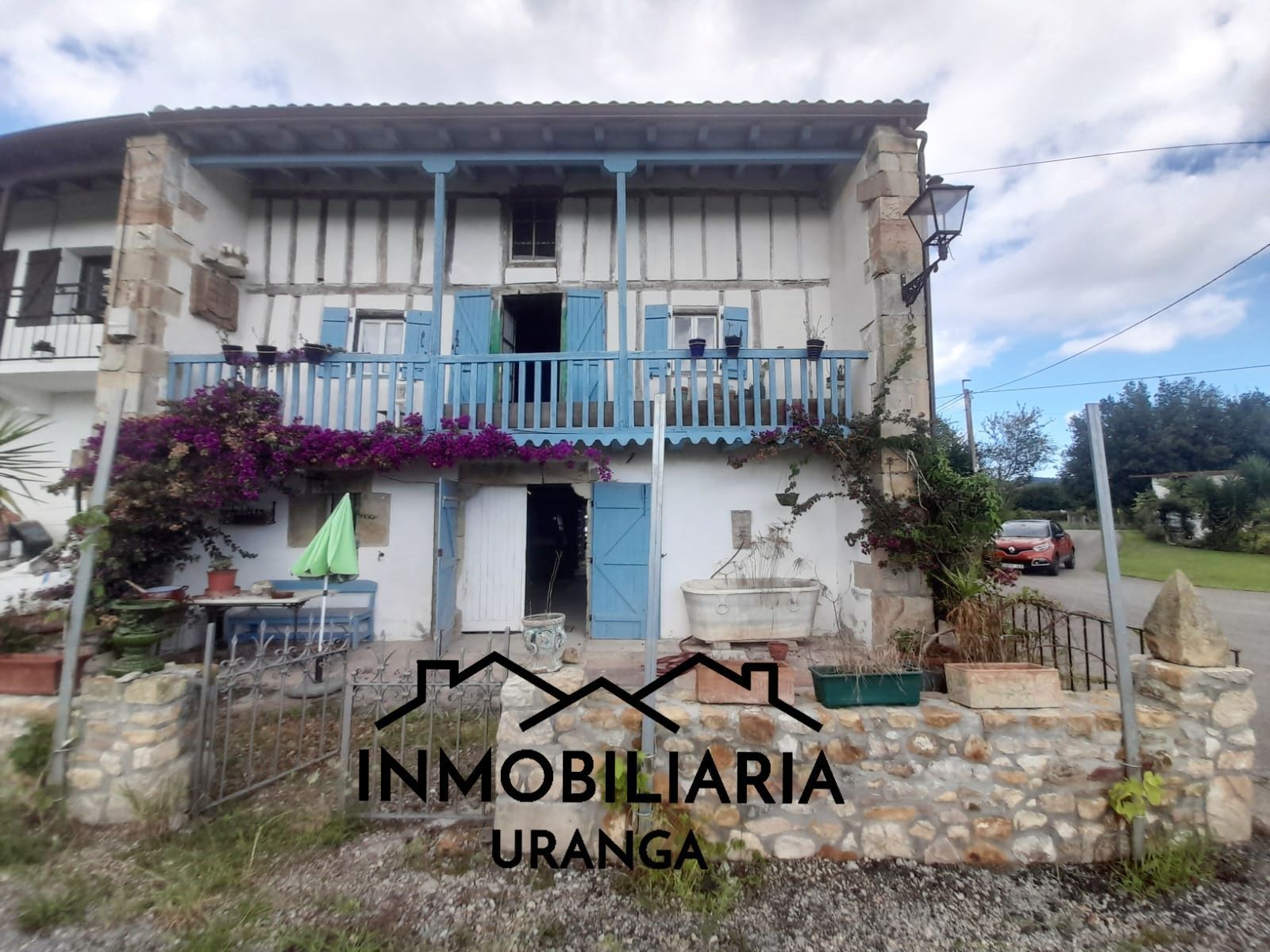 Vista exterior de Casa o xalet en venda en Bárcena de Cicero amb Terrassa