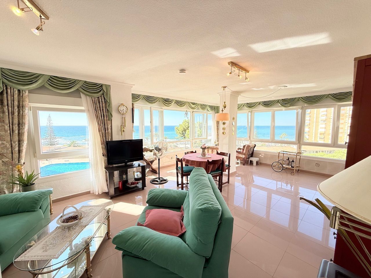 Sala d'estar de Pis en venda en Torrox amb Aire condicionat, Calefacció i Piscina comunitària