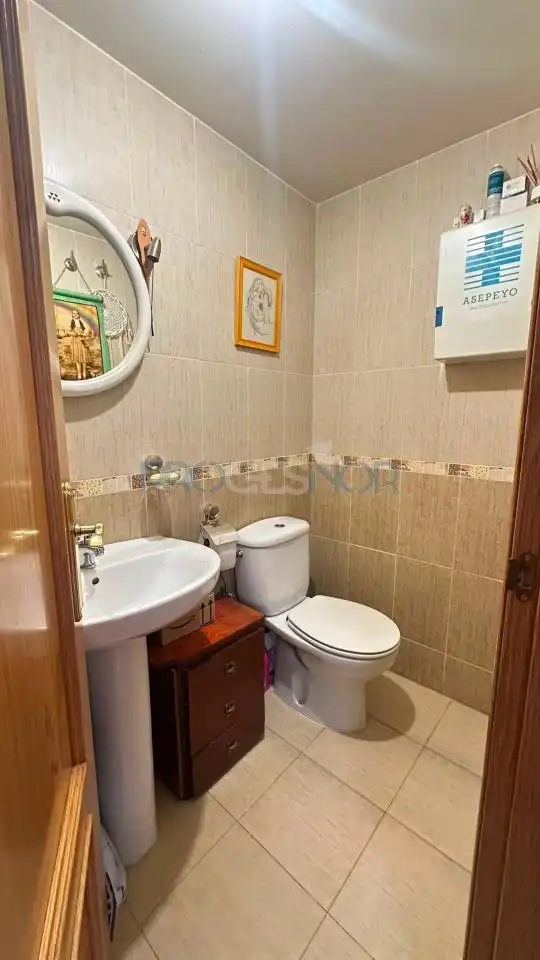 Baño de Piso en venta en San Andrés del Rabanedo con Calefacción, Terraza y Trastero