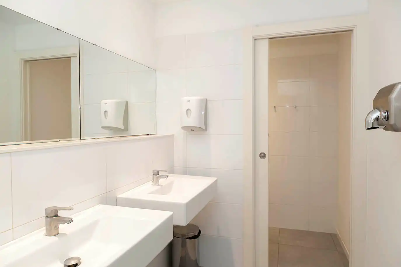 Baño de Nave industrial en venta en Molins de Rei con Alarma