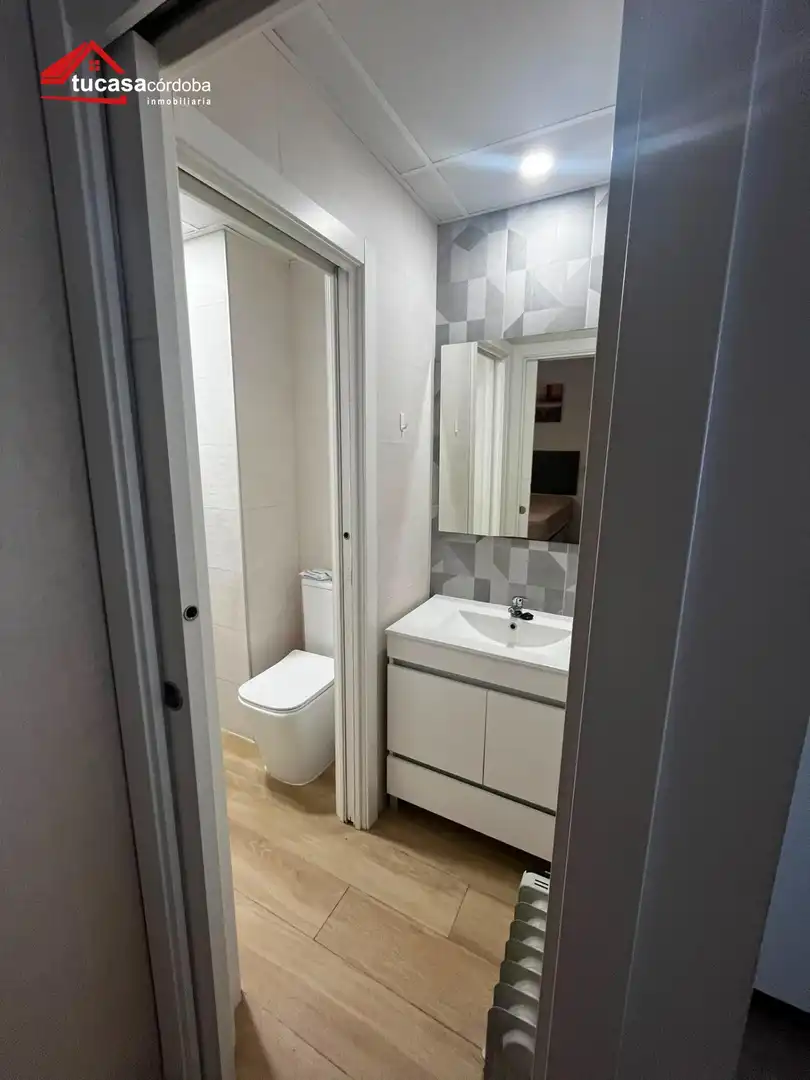 Bany de Apartament en venda en Córdoba amb Aire condicionat i Moblat