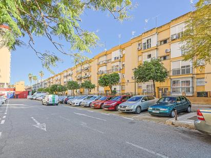 Exterior view of Flat for sale in  Sevilla Capital  with Air Conditioner and Terrace