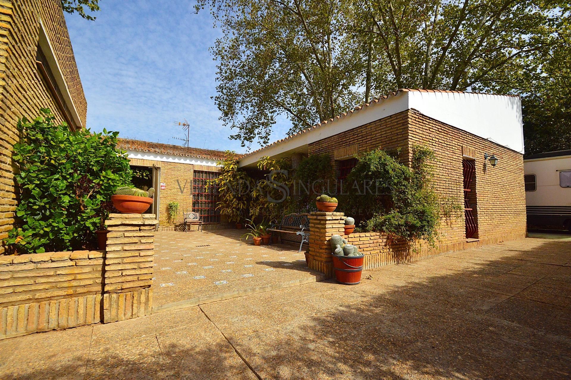 Garden of House or chalet for sale in Alcalá de Guadaira  with Air Conditioner, Heating and Private garden