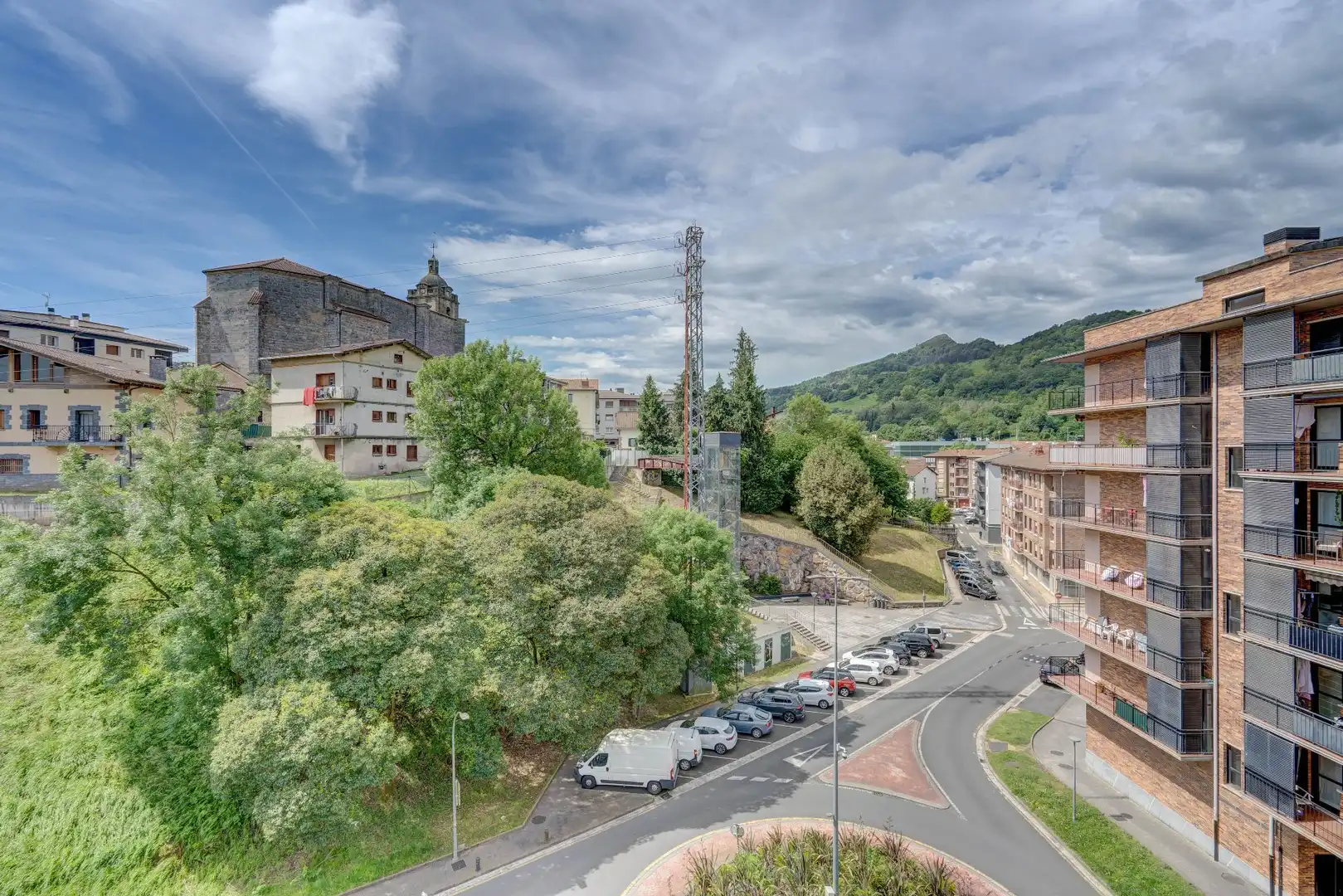 Vista exterior de Piso en venta en Urnieta con Calefacción, Terraza y Trastero