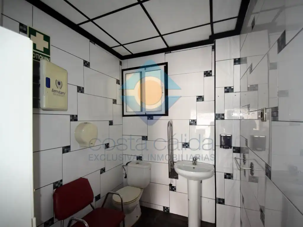 Badezimmer von Geschaftsraum zum Verkauf in Mazarrón mit Klimaanlage