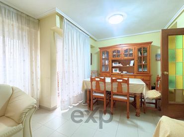 Piso con balcón en venta en Calle PINTOR PINAZO