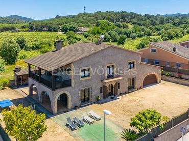 Casa amb balcó en venda a Montornès del Vallès