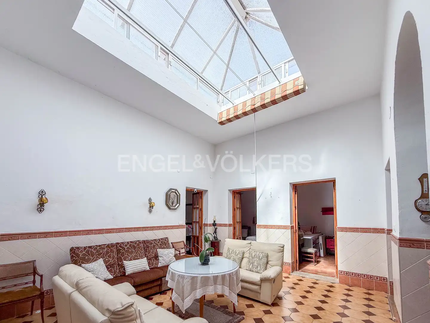 Sala d'estar de Casa adosada en venda en Puerto Real amb Calefacció