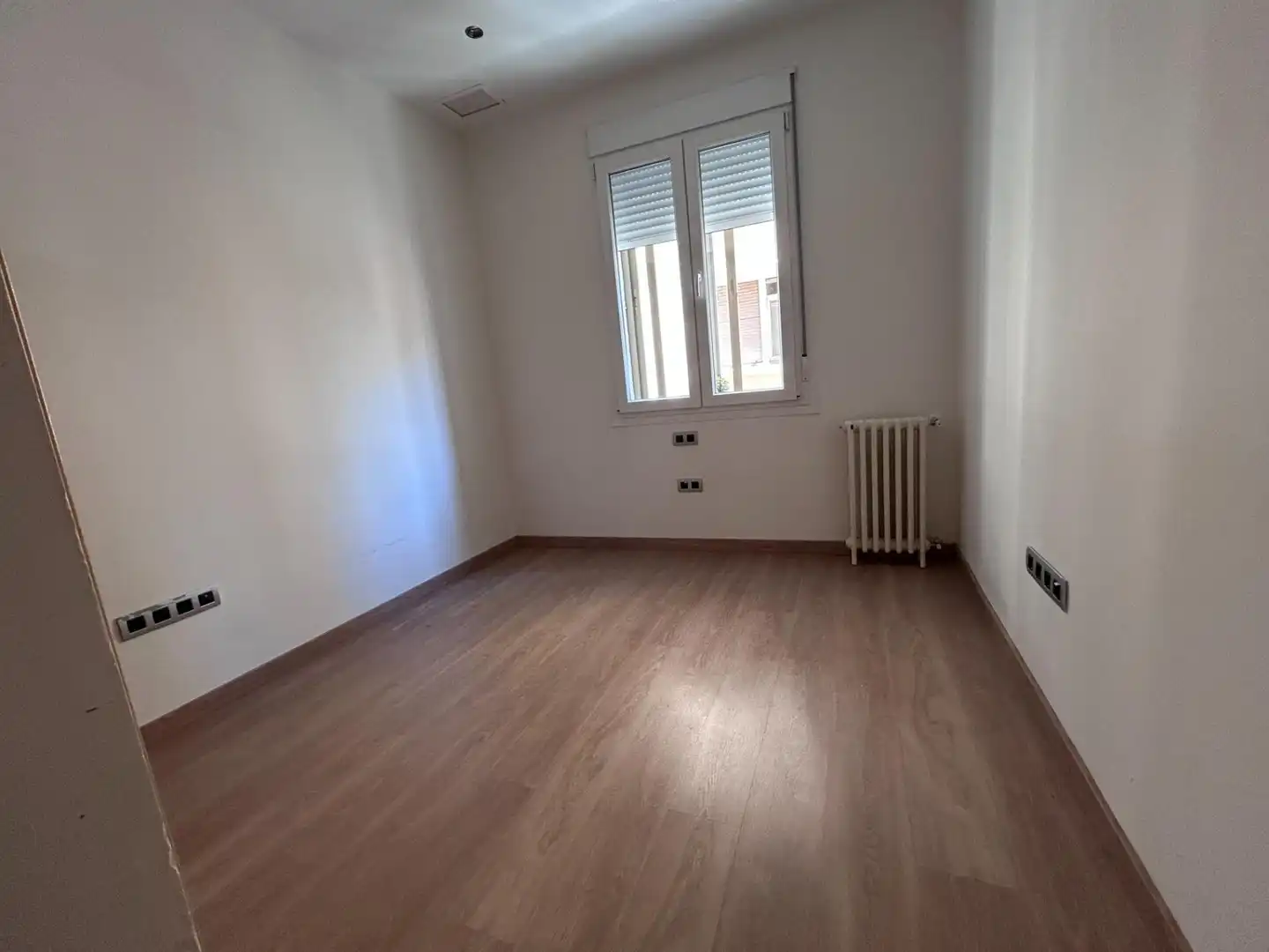 Bedroom of Flat for rent in Madrid  with Air Conditioner and Heating