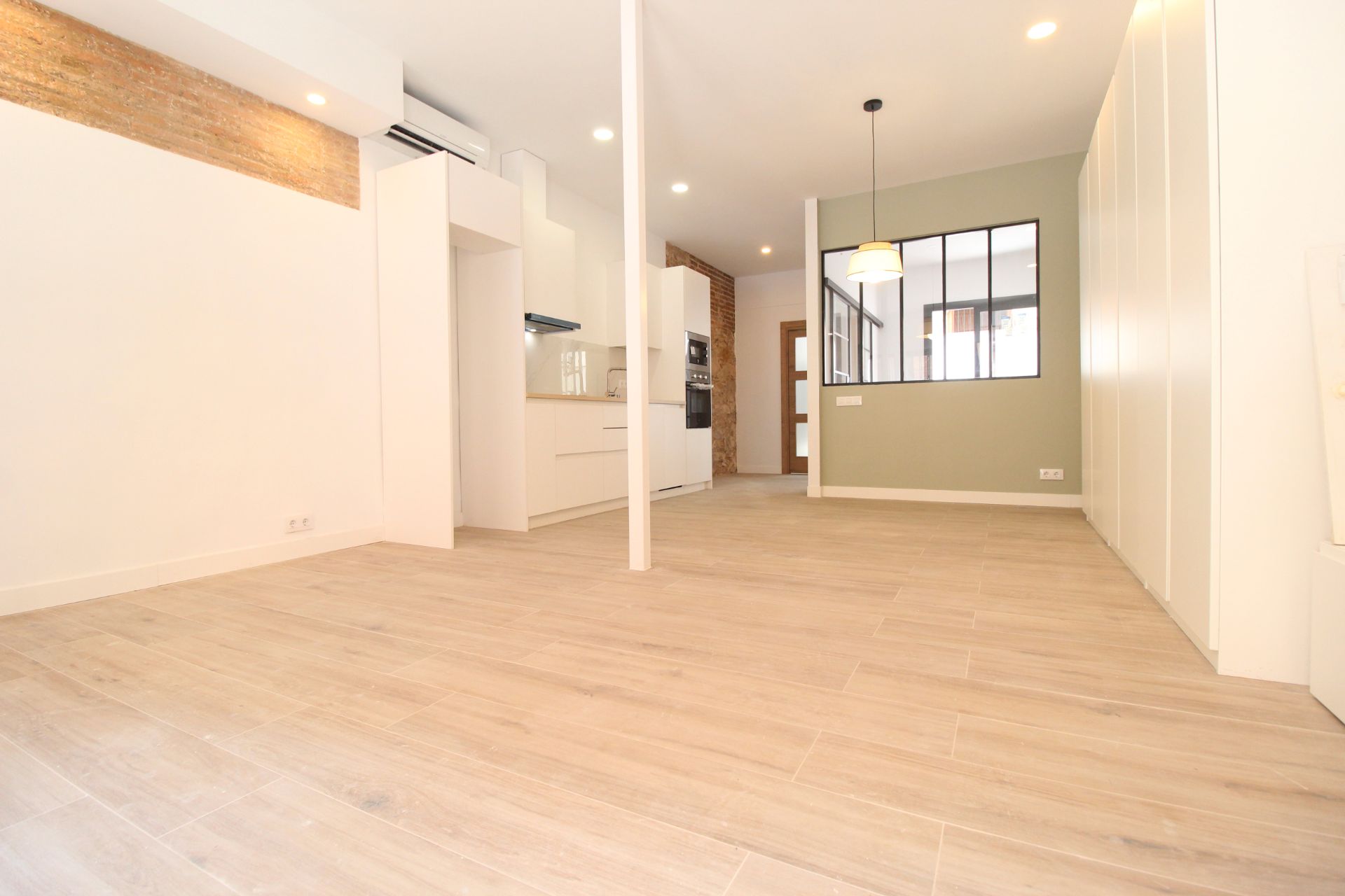 Planta baja for sale in  Barcelona Capital  with Air Conditioner, Heating and Oven