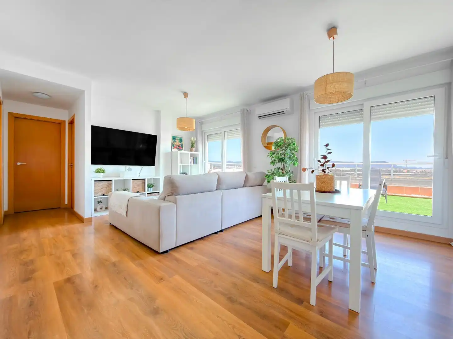 Wohnzimmer von Dachboden zum Verkauf in Museros mit Klimaanlage, Terrasse und Abstellraum