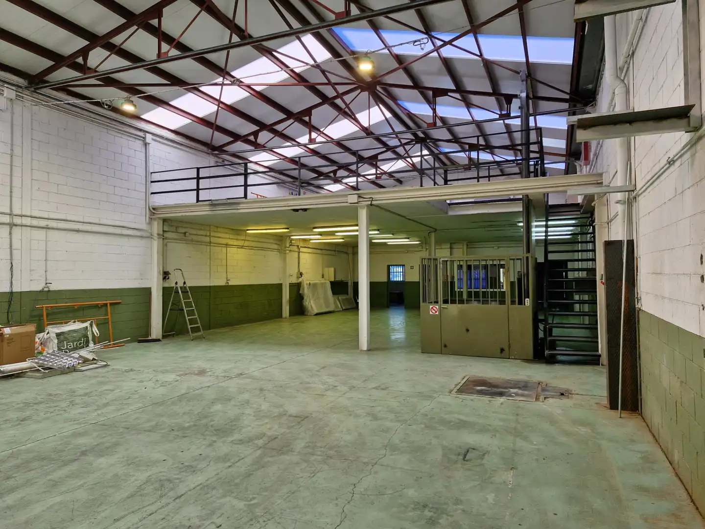 Industrial buildings for rent in Sud - Zona Industrial