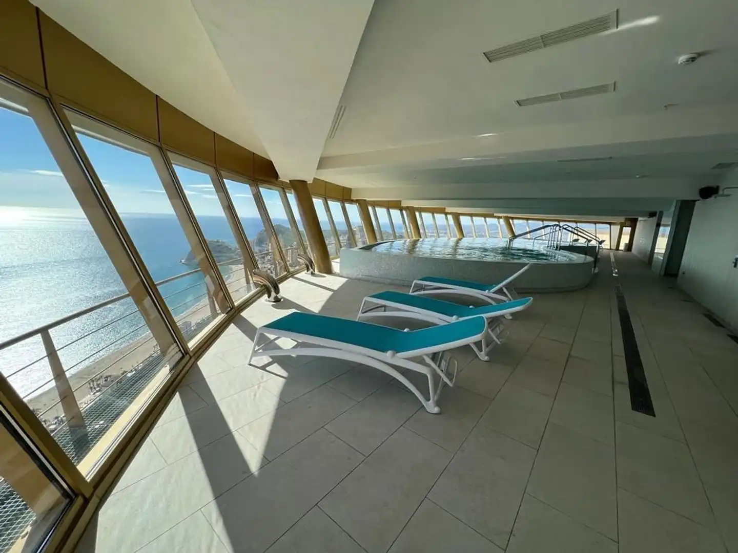 Piscina de Casa o xalet de lloguer en Benidorm amb Aire condicionat, Jardí privat i Moblat