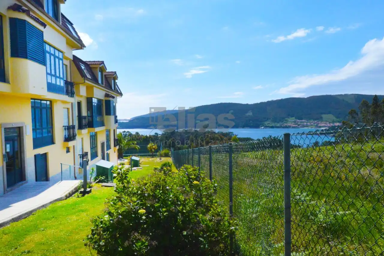 Vista exterior de Piso en venta en Cee con Piscina, Amueblado y Balcón