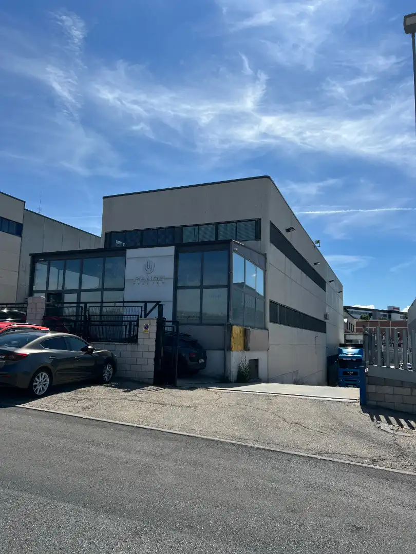 Vista exterior de Nau industrial en venda en Rivas-Vaciamadrid amb Calefacció i Alarma