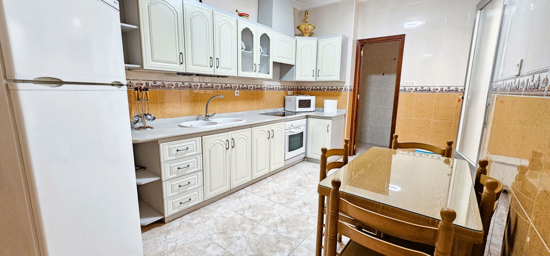 Cuina de Planta baixa en venda en Totana amb Traster, Moblat i Forn