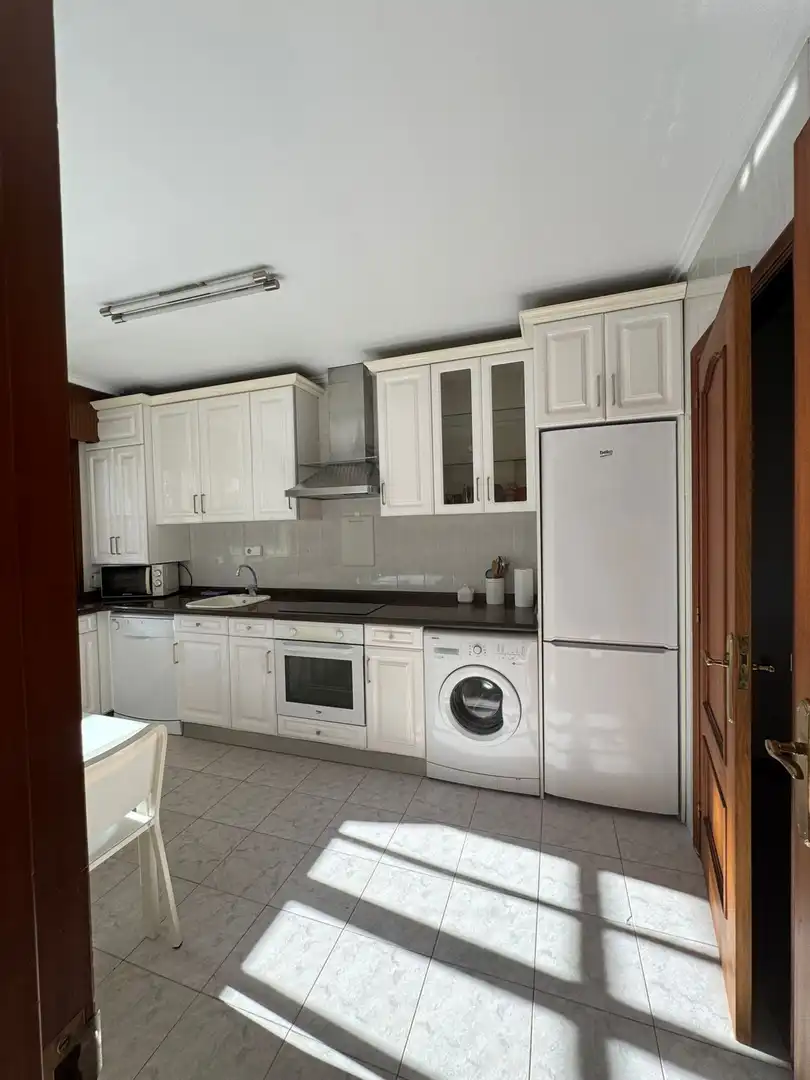 Cuina de Casa adosada en venda en Polanco amb Calefacció, Jardí privat i Parquet