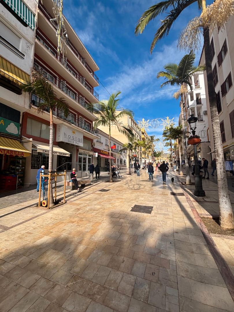 Vista exterior de Estudi en venda en Benalmádena amb Aire condicionat i Moblat
