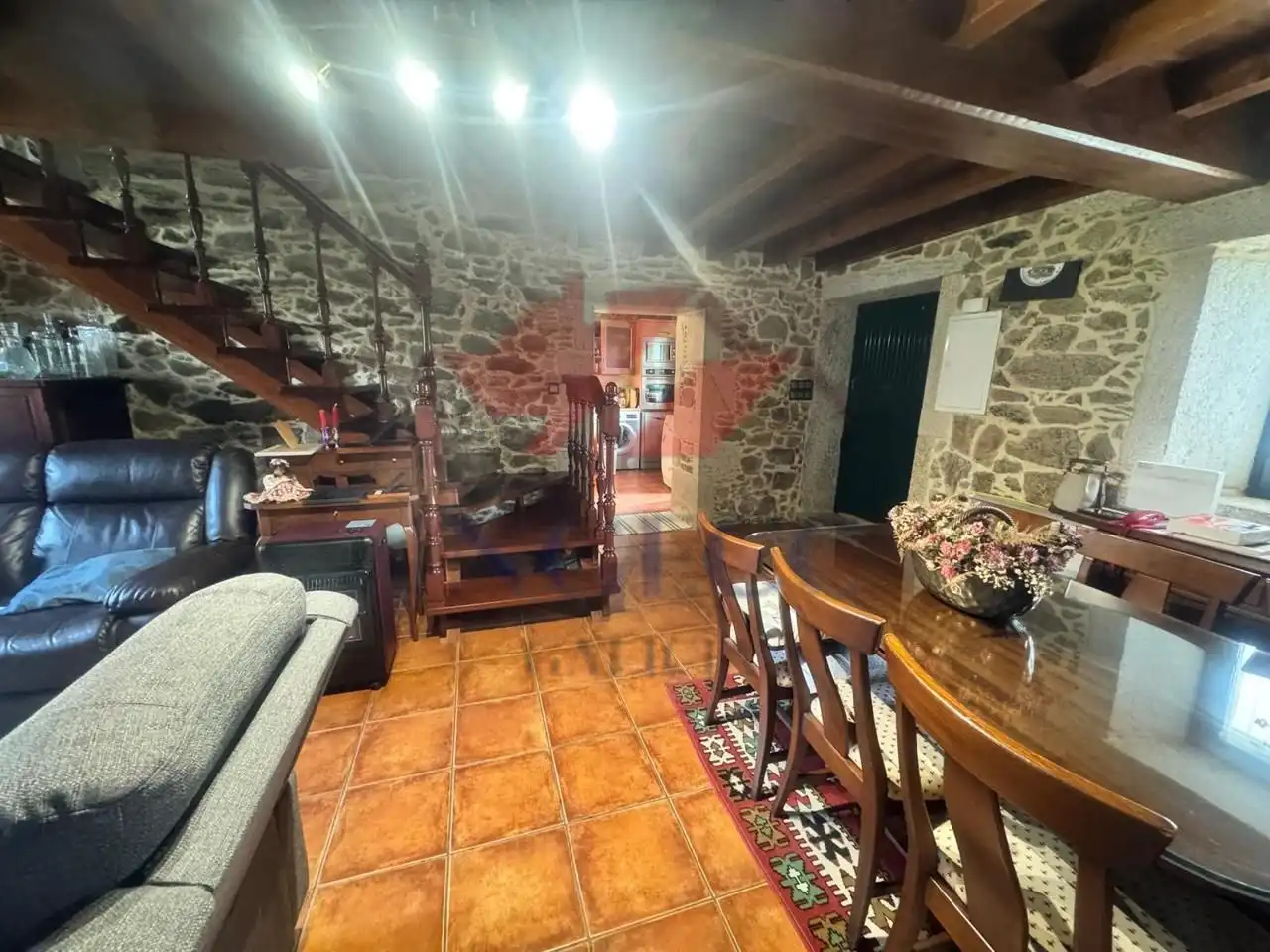 Casa rústica amb terrassa en venda a Leduzo, imagen 9