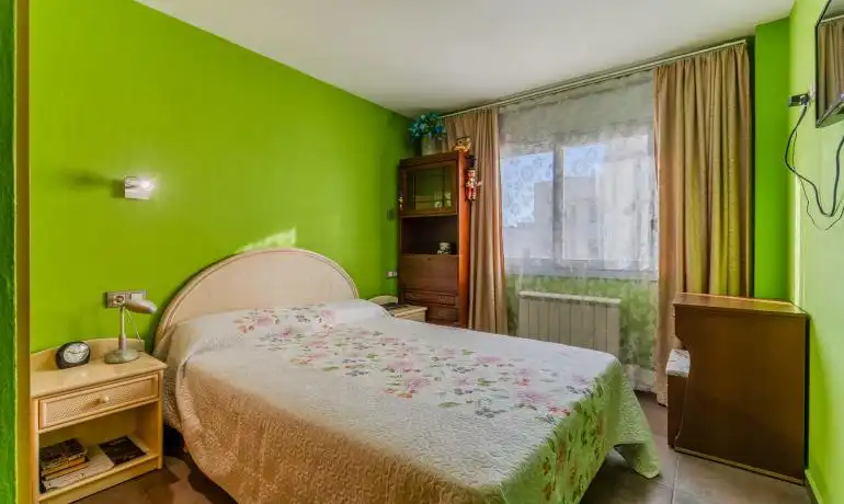 Dormitori de Apartament en venda en Roses amb Calefacció i Moblat