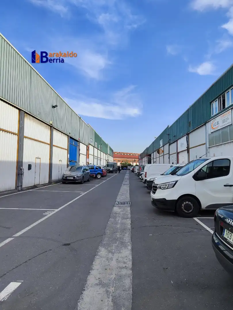 Parking de Nave industrial en venta en Valle de Trápaga-Trapagaran