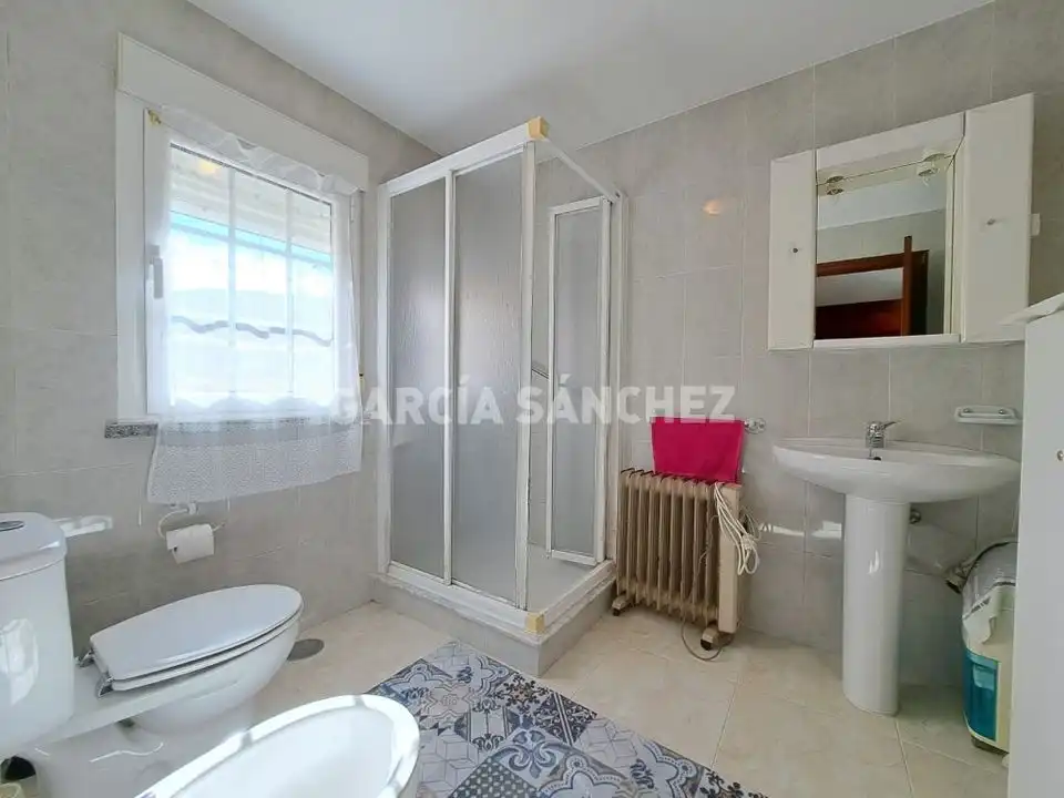 Bathroom of Houses for sale in Outes  with Furnished