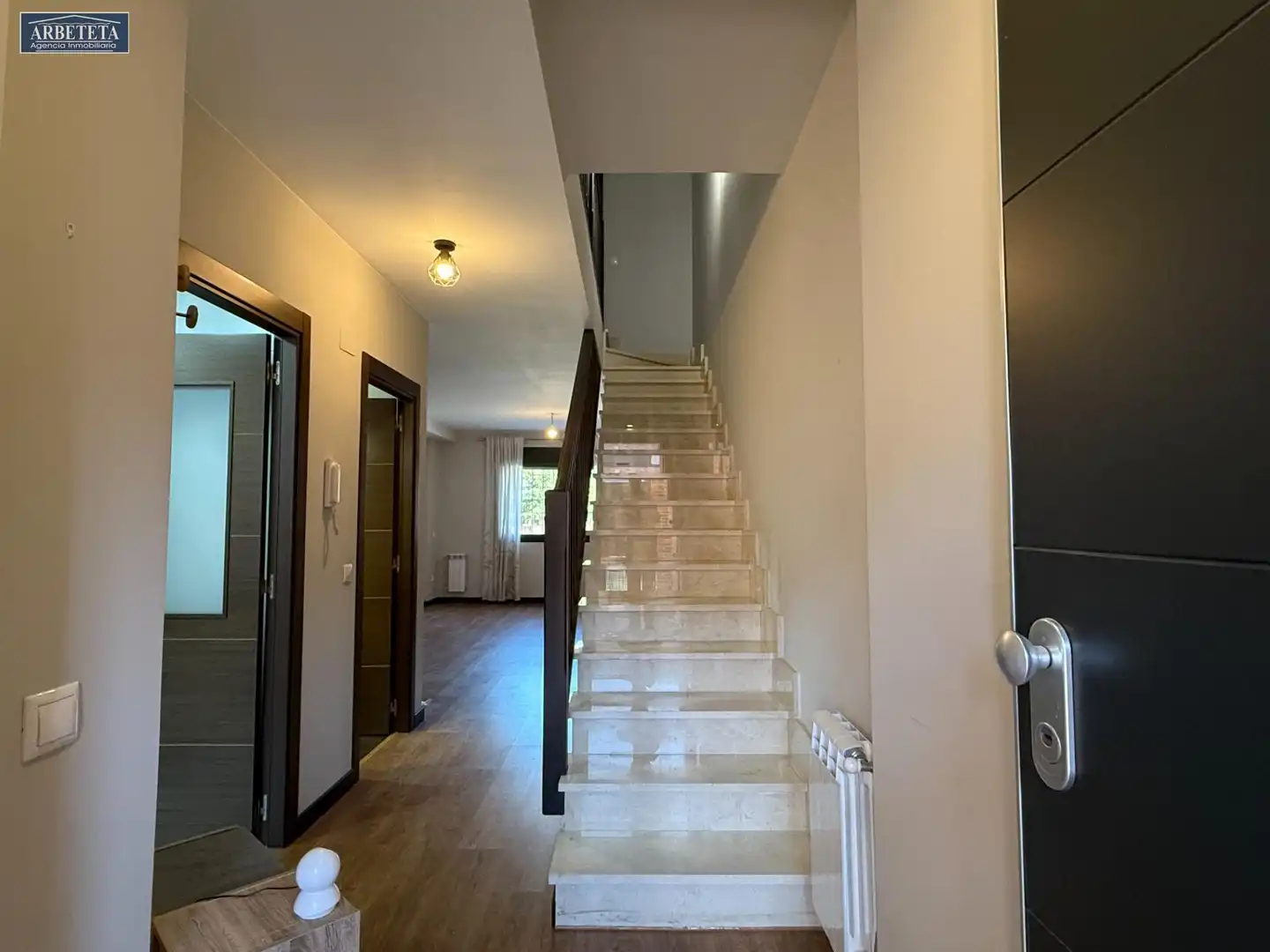 Casa adosada en venta en Urb. Belvalle