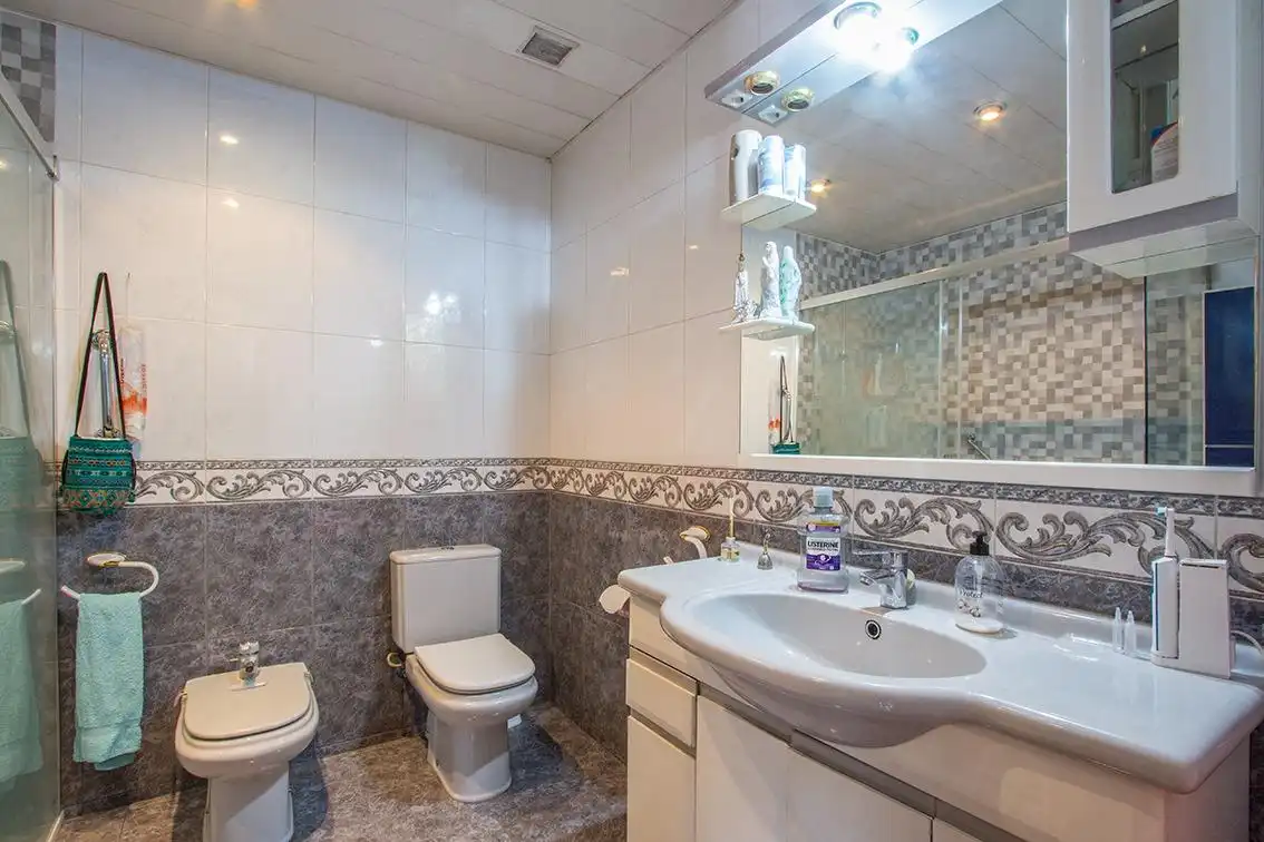 Badezimmer von Wohnung zum Verkauf in Barberà del Vallès mit Terrasse