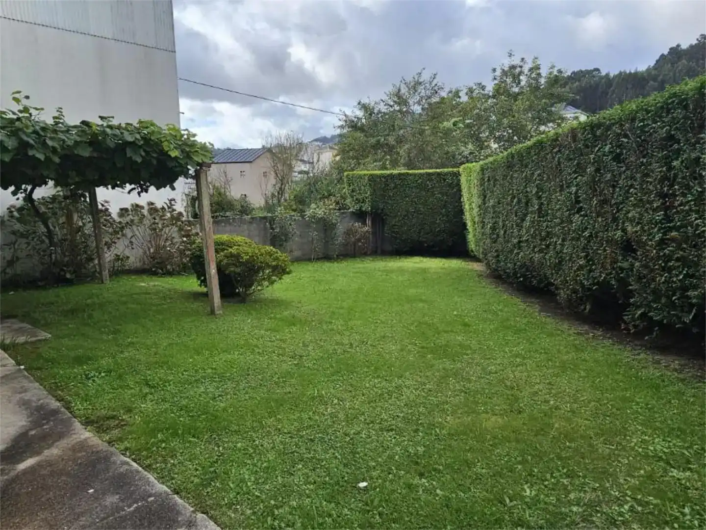 Jardí de Casa o xalet en venda en Viveiro amb Jardí privat, Parquet i Moblat