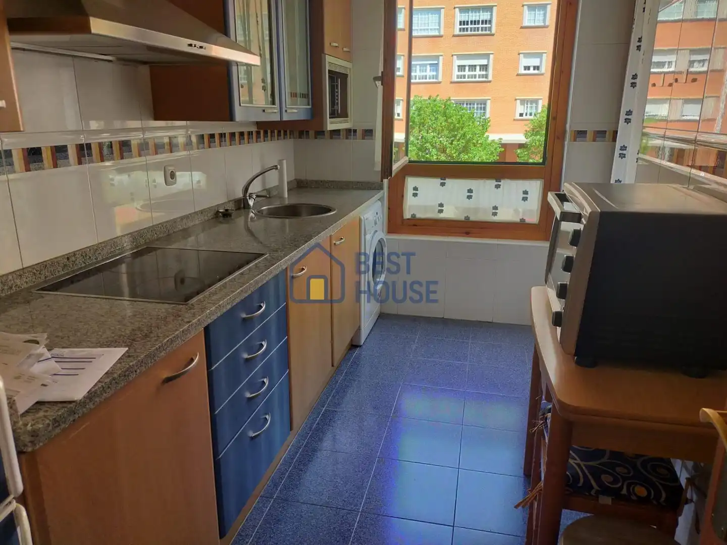 Küche von Wohnung zum Verkauf in León Capital  mit Heizung, Privatgarten und Abstellraum