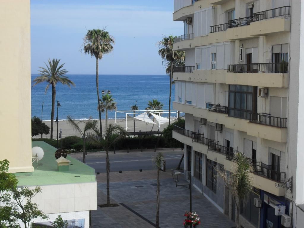 Exterior view of Flat to rent in Estepona  with Air Conditioner, Heating and Terrace