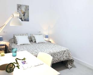 Bedroom of Flat to share in  Sevilla Capital  with Air Conditioner and Terrace