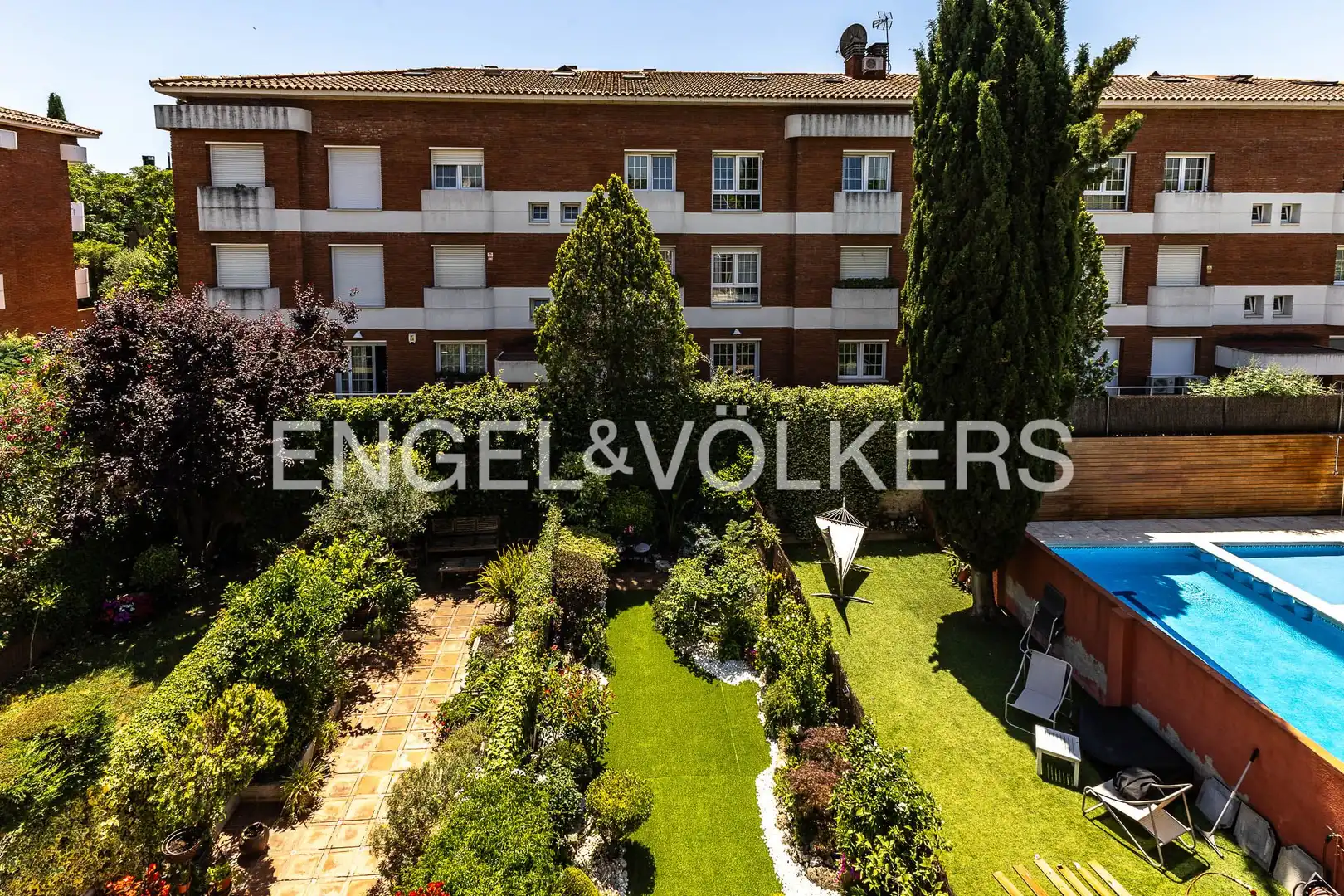 Vista exterior de Casa o xalet en venda en Sant Cugat del Vallès amb Aire condicionat, Calefacció i Jardí privat