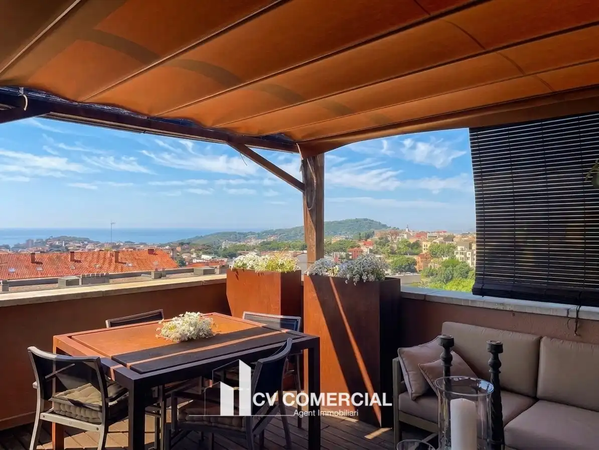 Terraza de Ático en venta en Tiana con Aire acondicionado, Calefacción y Parquet
