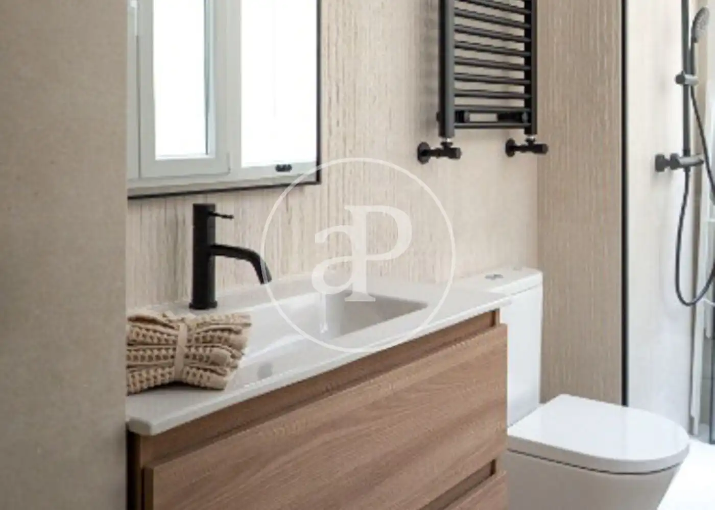 Bathroom of Flat for sale in Madrid  with Air Conditioner, Heating and Furnished