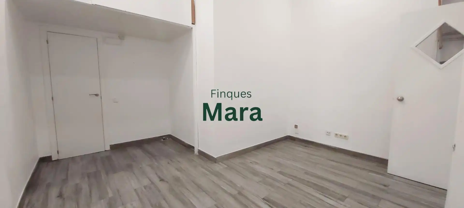 Schlafzimmer von Büro zum Verkauf in Sant Boi de Llobregat